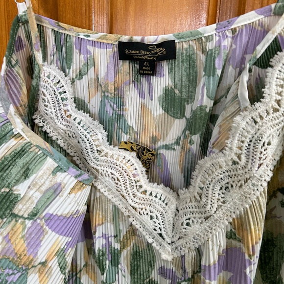 Floral tank, Suzanne Betro NWT - Picture 2 of 6